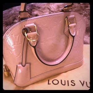 💕Louis Vuitton- Brand New Alma BB Purse 🙋🏼‍♀️